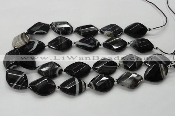 CAA286 22*30mm twisted & faceted oval black line agate beads