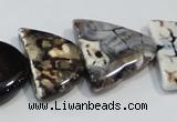 CNG2527 15.5 inches 15*20mm - 20*25mm triangle agate beads